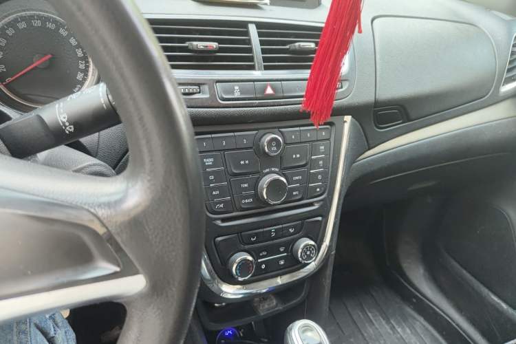 Used Buick Encore 2013 1.4T Automatic Two-Wheel Drive Elite Model Audio And AC Panel