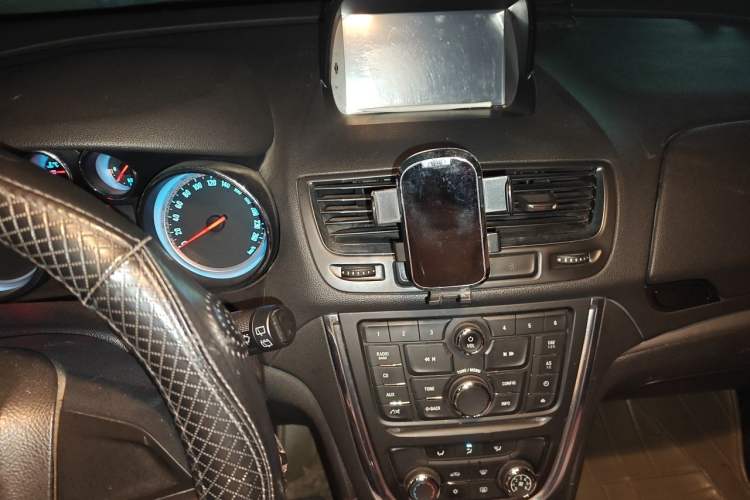 Used Buick Encore 2013 1.4T Automatic Two-Wheel Drive Elite Model Audio And AC Panel