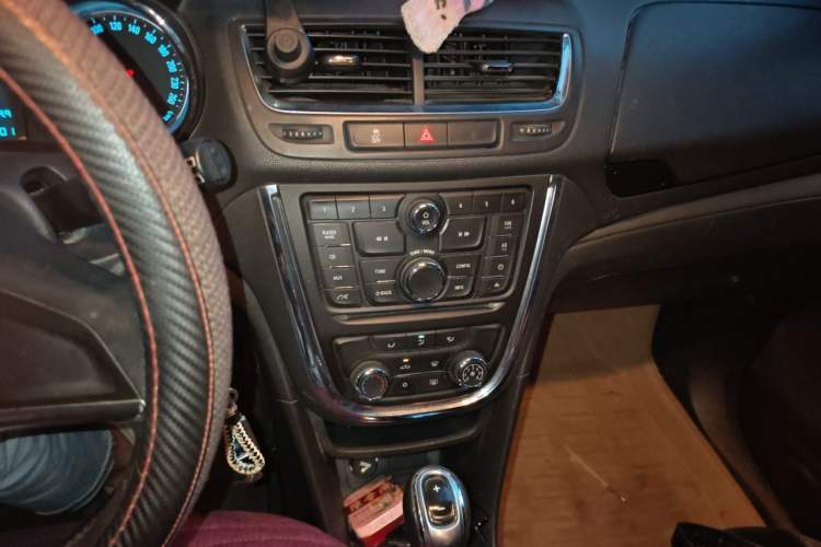 Used Buick Encore 2013 1.4T Automatic Two-Wheel Drive Elite Model Audio And AC Panel