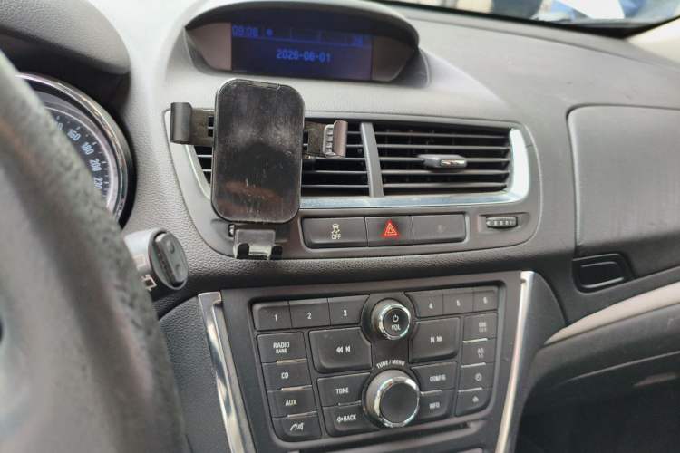 Used Buick Encore 2013 1.4T Automatic Two-Wheel Drive Elite Model Audio And AC Panel