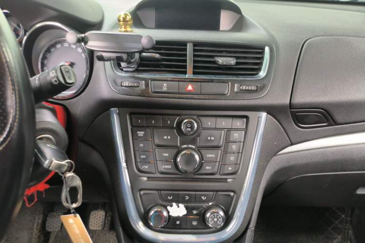 Used Buick Encore 2013 1.4T Manual Two-Wheel Drive Entry Model Audio And AC Panel