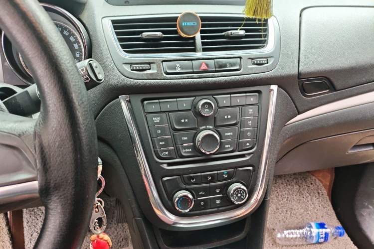 Used Buick Encore 2013 1.4T Automatic Two-Wheel Drive Elite Model Audio And AC Panel