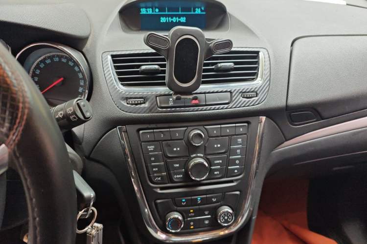 Used Buick Encore 2013 1.4T Manual Two-Wheel Drive Entry Model Audio And AC Panel