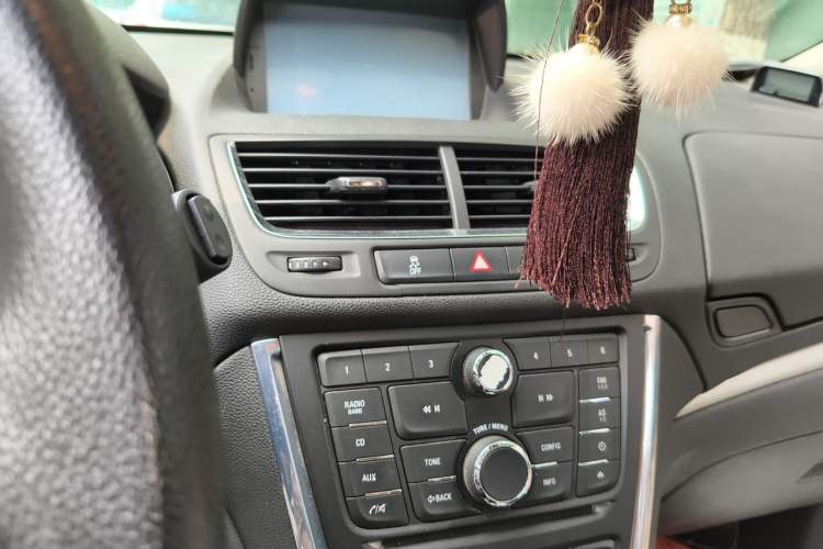 Used Buick Encore 2013 1.4T Automatic Two-Wheel Drive Elite Model Audio And AC Panel