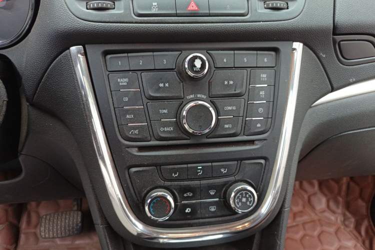 Used Buick Encore 2013 1.4T Automatic Two-Wheel Drive Elite Model Audio And AC Panel