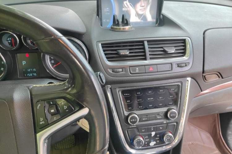 Used Buick Encore 2013 1.4T Automatic Two-Wheel Drive Leading Model Audio And AC Panel