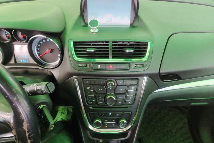 Used Buick Encore 2013 1.4T Automatic Two-Wheel Drive Elite Model Audio And AC Panel