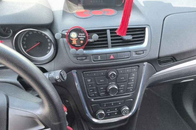 Used Buick Encore 2013 1.4T Automatic Two-Wheel Drive Elite Model Audio And AC Panel