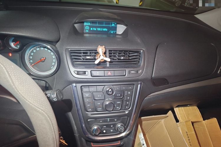 Used Buick Encore 2013 1.4T Manual Two-Wheel Drive Entry Model Audio And AC Panel