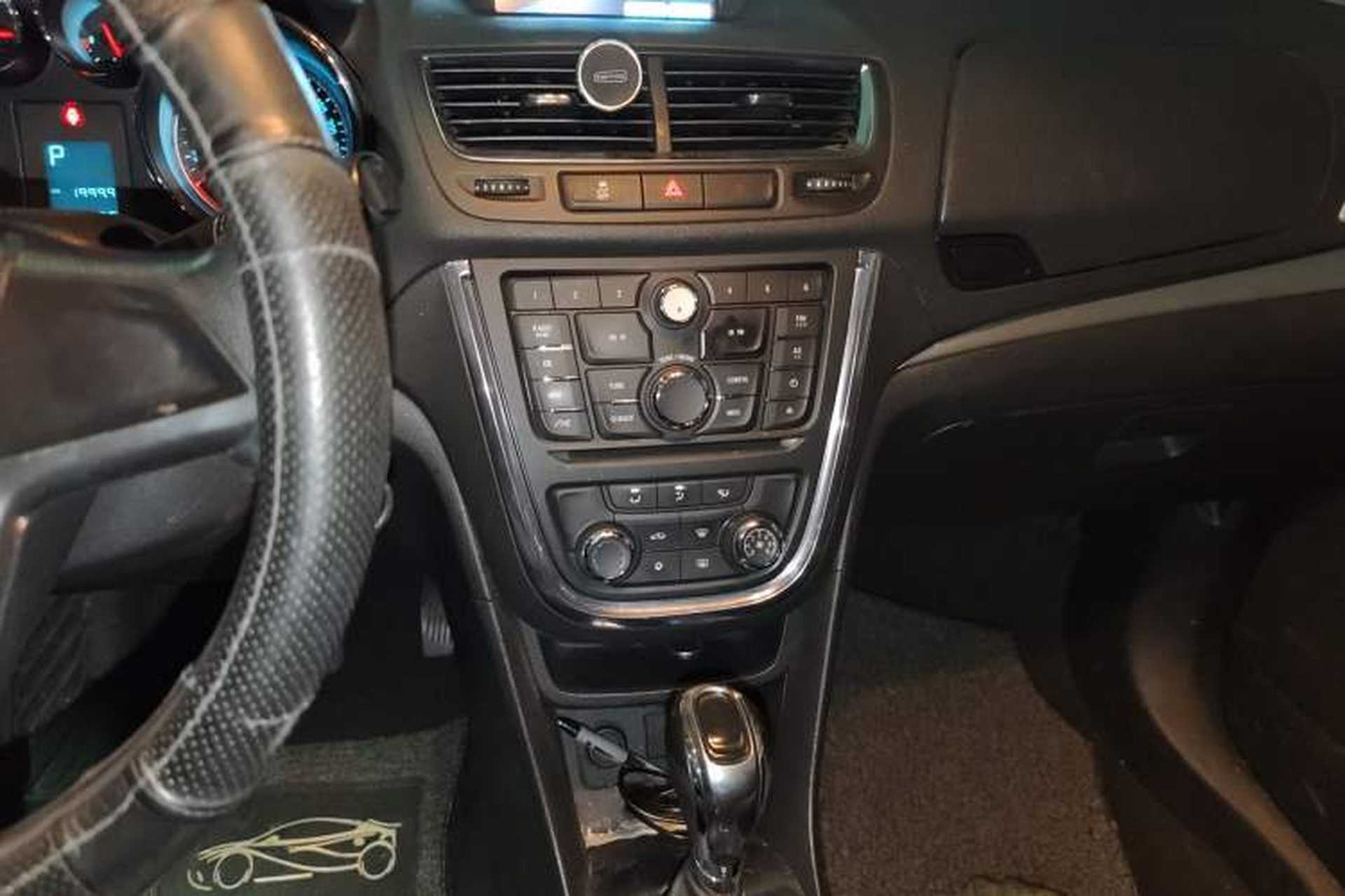 Used Buick Encore 2013 1.4T Automatic Two-Wheel Drive Elite Model Audio And AC Panel