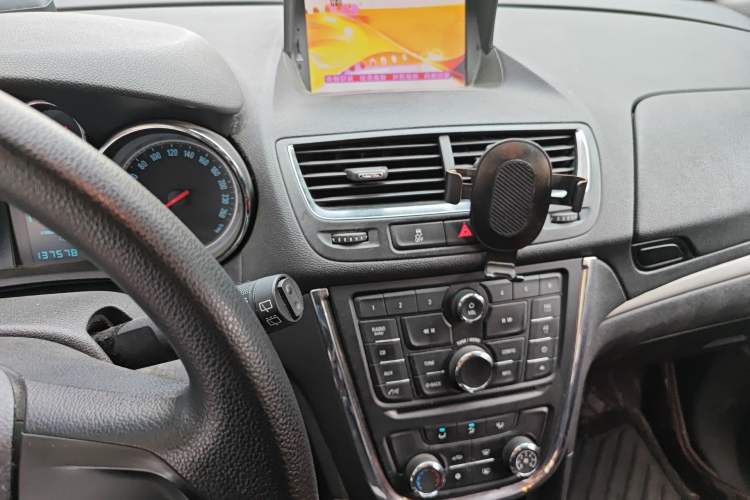 Used Buick Encore 2013 1.4T Automatic Two-Wheel Drive Elite Model Audio And AC Panel