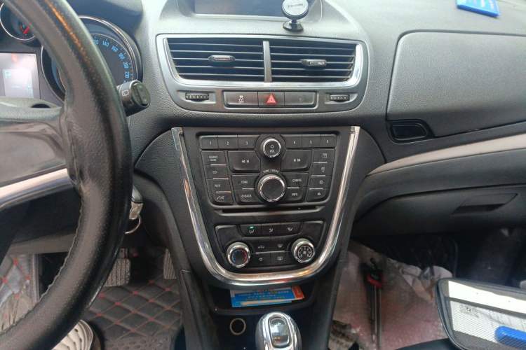 Used Buick Encore 2013 1.4T Automatic Two-Wheel Drive Elite Model Audio And AC Panel
