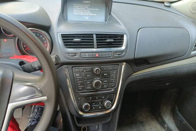 Used Buick Encore 2013 1.4T Manual Two-Wheel Drive Entry Model Audio And AC Panel