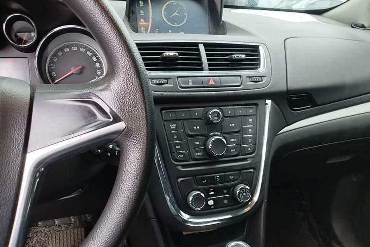 Used Buick Encore 2013 1.4T Automatic Two-Wheel Drive Elite Model Audio And AC Panel