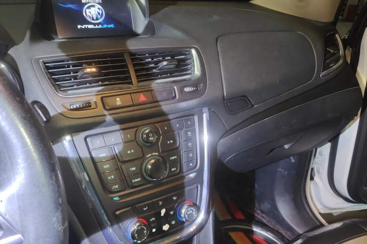 Used Buick Encore 2013 1.4T Automatic All-Wheel Drive Flagship Edition Audio And AC Panel