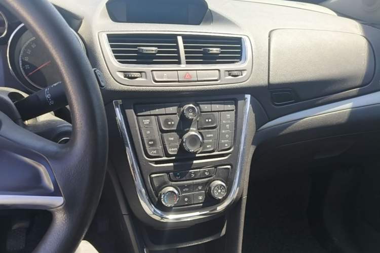 Used Buick Encore 2013 1.4T Manual Two-Wheel Drive Entry Model Audio And AC Panel