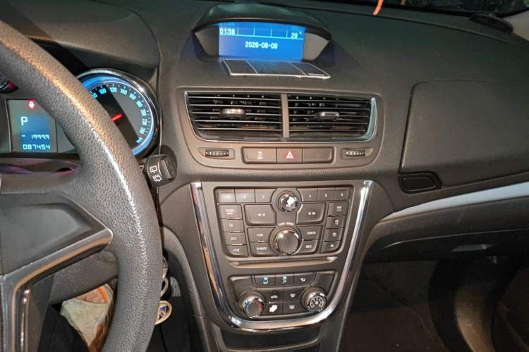 Used Buick Encore 2013 1.4T Automatic Two-Wheel Drive Elite Model Audio And AC Panel
