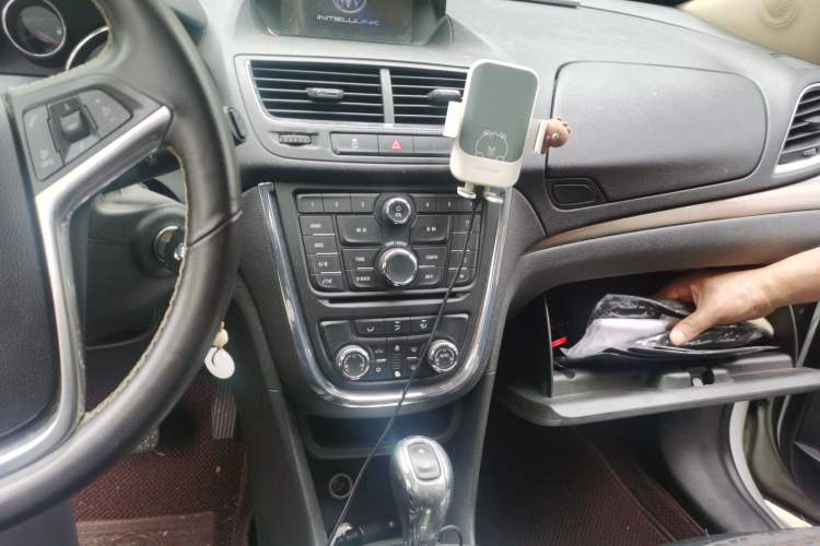 Used Buick Encore 2013 1.4T Automatic All-Wheel Drive Flagship Edition Audio And AC Panel