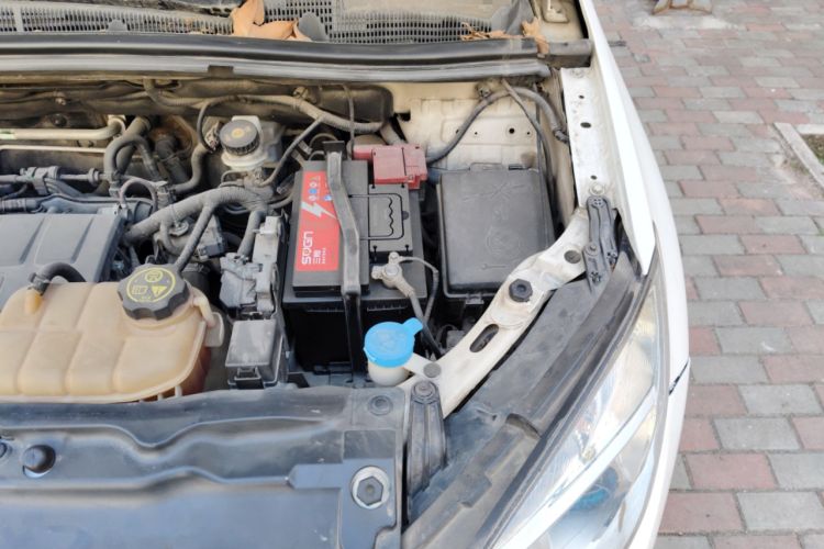 Used Buick Encore 2013 1.4T Automatic Two-Wheel Drive Elite Model Engine Bay Left