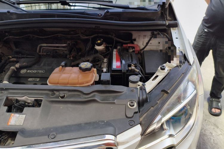 Used Buick Encore 2013 1.4T Automatic Two-Wheel Drive Elite Model Engine Bay Left
