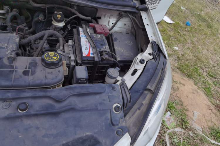 Used Buick Encore 2013 1.4T Automatic All-Wheel Drive Flagship Edition Engine Bay Left