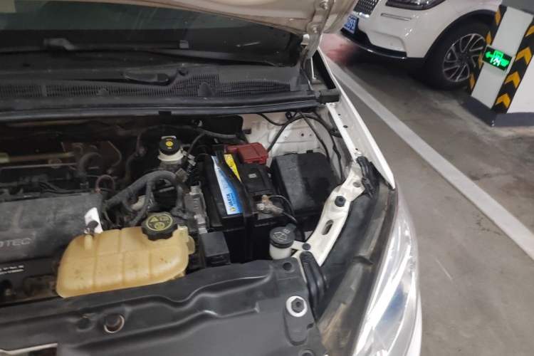 Used Buick Encore 2013 1.4T Automatic Two-Wheel Drive Elite Model Engine Bay Left
