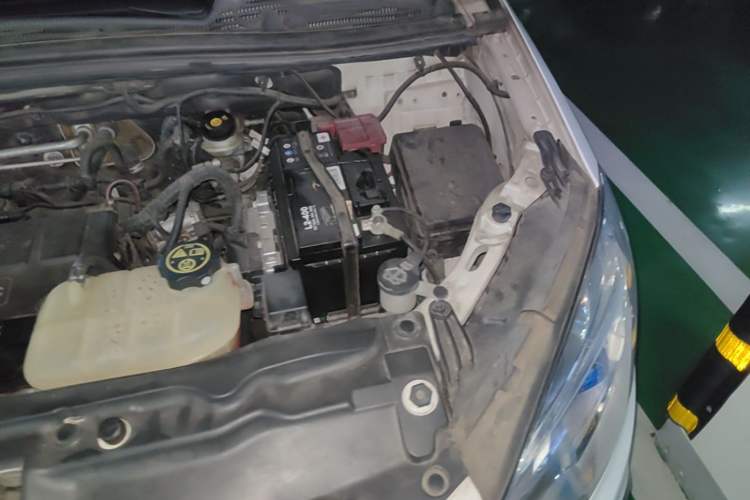 Used Buick Encore 2013 1.4T Automatic Two-Wheel Drive Elite Model Engine Bay Left