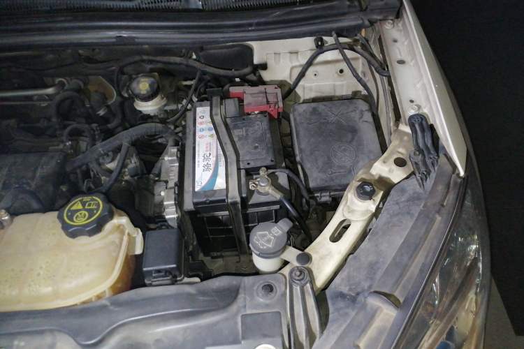 Used Buick Encore 2013 1.4T Automatic Two-Wheel Drive Elite Model Engine Bay Left