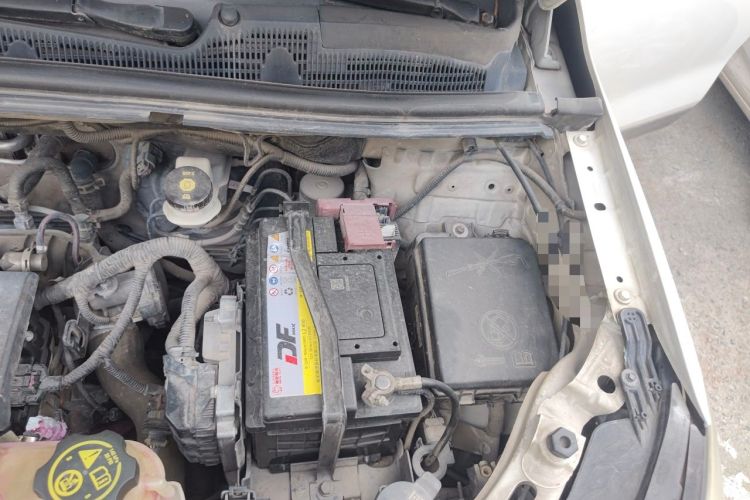 Used Buick Encore 2013 1.4T Automatic Two-Wheel Drive Elite Model Engine Bay Left