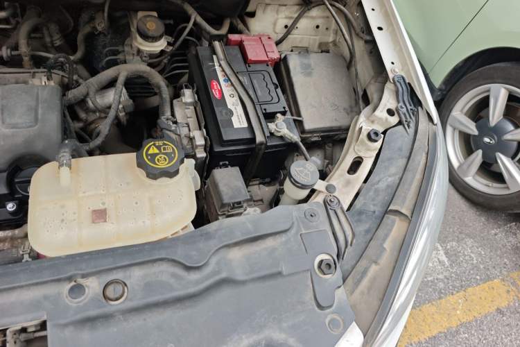 Used Buick Encore 2013 1.4T Automatic Two-Wheel Drive Elite Model Engine Bay Left