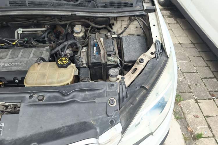Used Buick Encore 2013 1.4T Automatic Two-Wheel Drive Elite Model Engine Bay Left