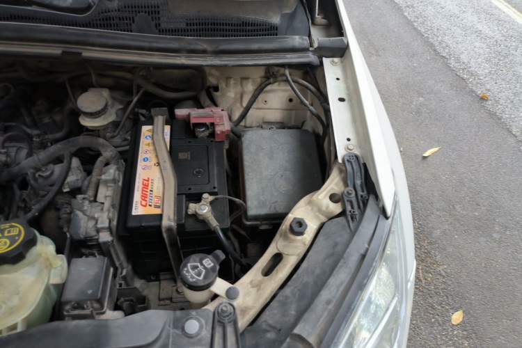 Used Buick Encore 2013 1.4T Manual Two-Wheel Drive Entry Model Engine Bay Left