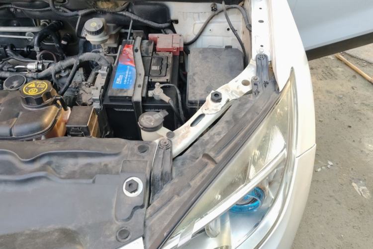 Used Buick Encore 2013 1.4T Automatic Two-Wheel Drive Elite Model Engine Bay Left