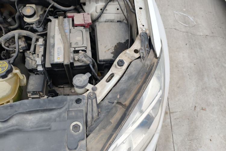 Used Buick Encore 2013 1.4T Automatic Two-Wheel Drive Leading Model Engine Bay Left