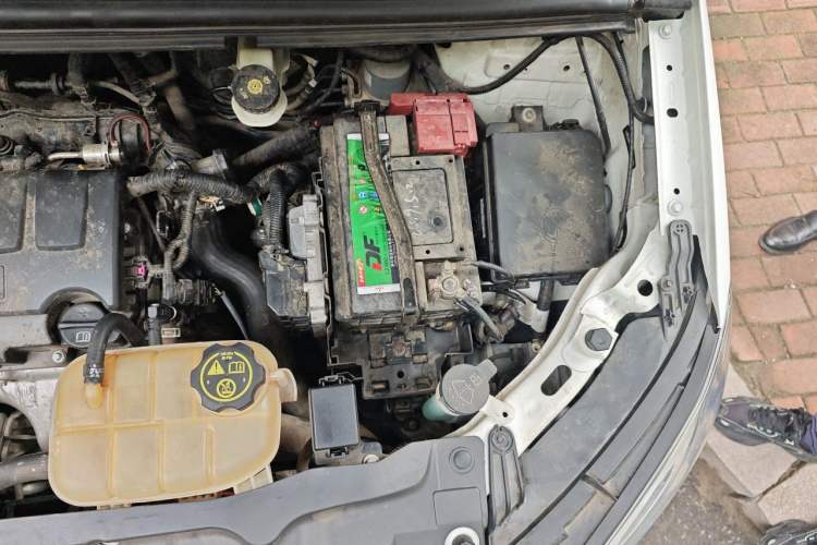 Used Buick Encore 2013 1.4T Manual Two-Wheel Drive Entry Model Engine Bay Left