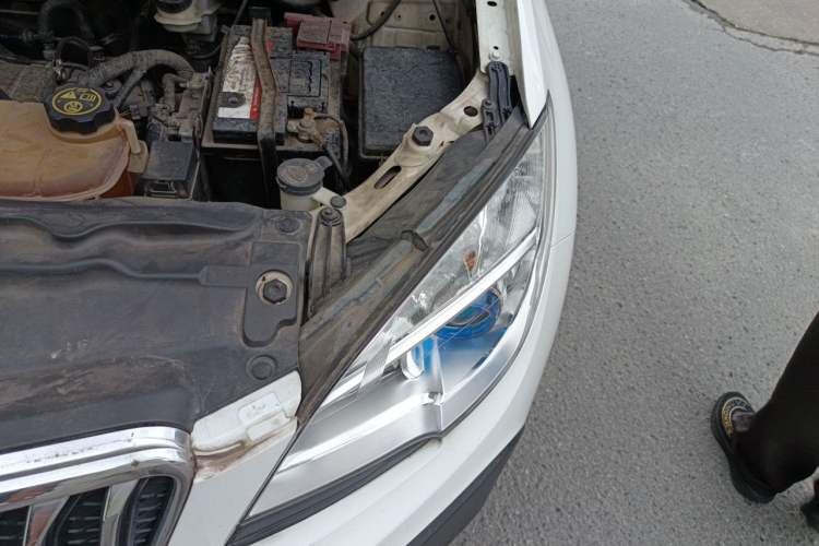 Used Buick Encore 2013 1.4T Automatic Two-Wheel Drive Elite Model Engine Bay Left