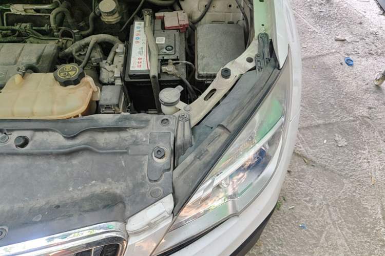 Used Buick Encore 2013 1.4T Automatic Two-Wheel Drive Elite Model Engine Bay Left