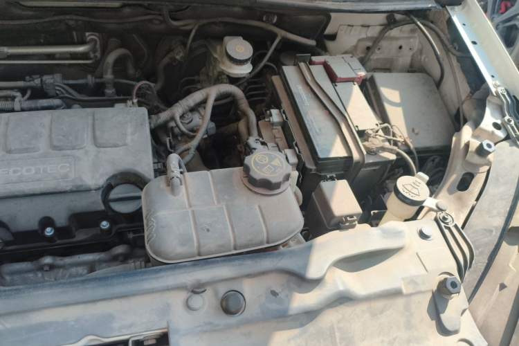 Used Buick Encore 2013 1.4T Automatic Two-Wheel Drive Elite Model Engine Bay Left