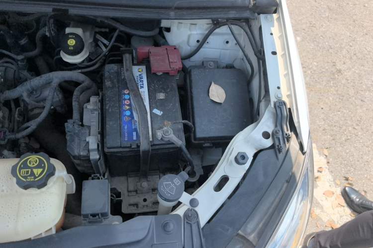 Used Buick Encore 2013 1.4T Automatic Two-Wheel Drive Elite Model Engine Bay Left