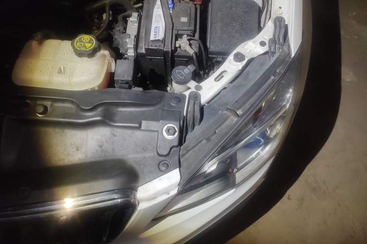 Used Buick Encore 2013 1.4T Automatic Two-Wheel Drive Elite Model Engine Bay Left