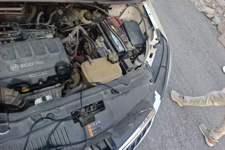 Used Buick Encore 2013 1.4T Automatic Two-Wheel Drive Elite Model Engine Bay Left