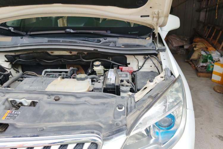 Used Buick Encore 2013 1.4T Automatic Two-Wheel Drive Elite Model Engine Bay Left