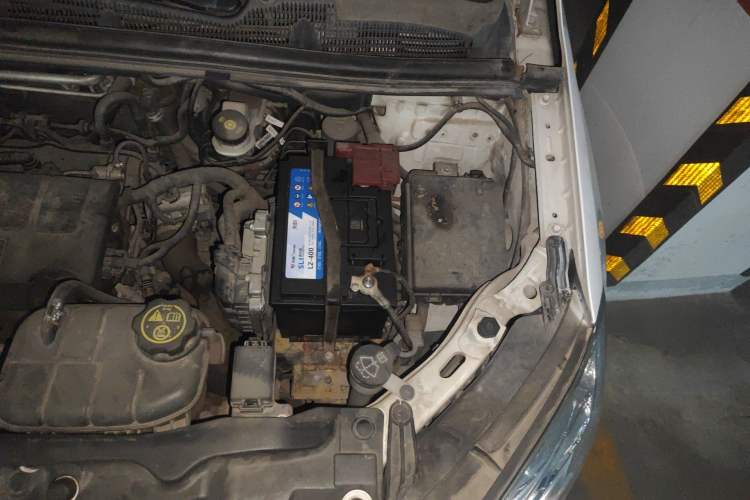 Used Buick Encore 2013 1.4T Automatic All-Wheel Drive Flagship Edition Engine Bay Left
