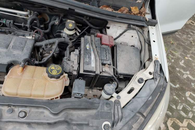 Used Buick Encore 2013 1.4T Automatic Two-Wheel Drive Leading Model Engine Bay Left