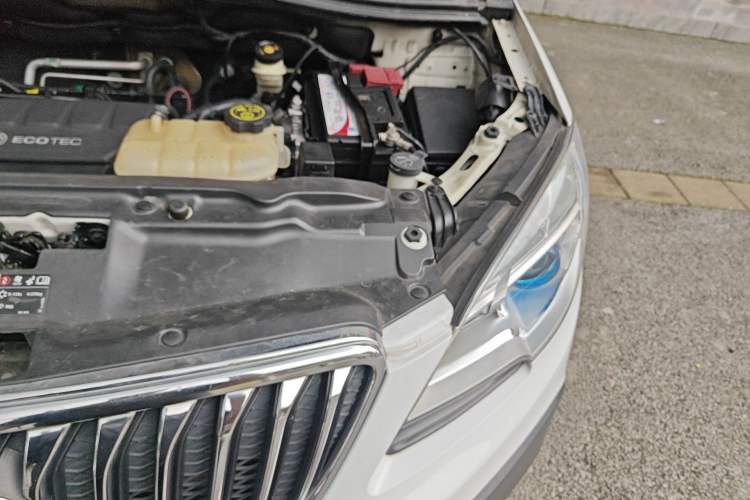 Used Buick Encore 2013 1.4T Automatic All-Wheel Drive Flagship Edition Engine Bay Left