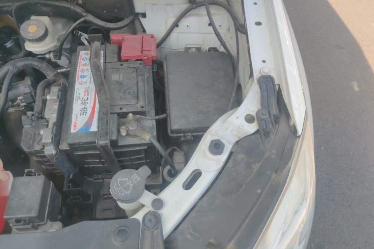 Used Buick Encore 2013 1.4T Manual Two-Wheel Drive Entry Model Engine Bay Left
