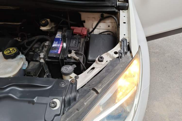 Used Buick Encore 2013 1.4T Automatic Two-Wheel Drive Leading Model Engine Bay Left