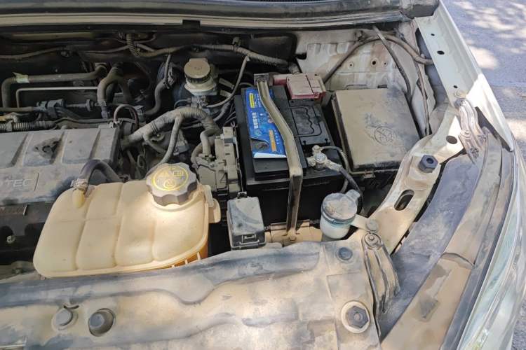 Used Buick Encore 2013 1.4T Manual Two-Wheel Drive Entry Model Engine Bay Left