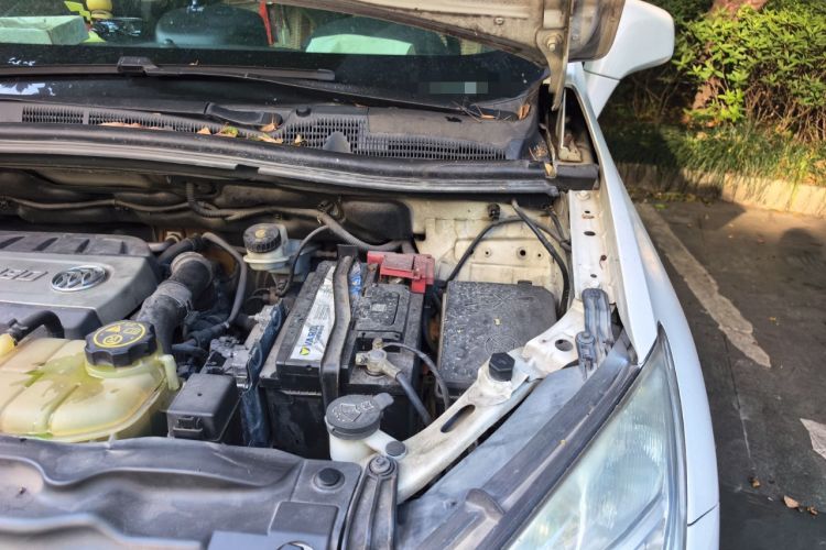 Used Buick Encore 2013 1.4T Automatic All-Wheel Drive Flagship Edition Engine Bay Left