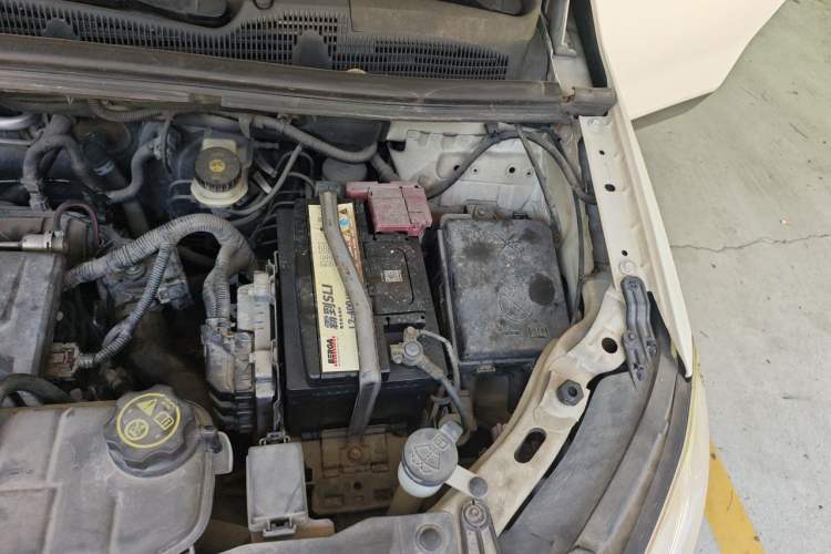 Used Buick Encore 2013 1.4T Automatic Two-Wheel Drive Elite Model Engine Bay Left